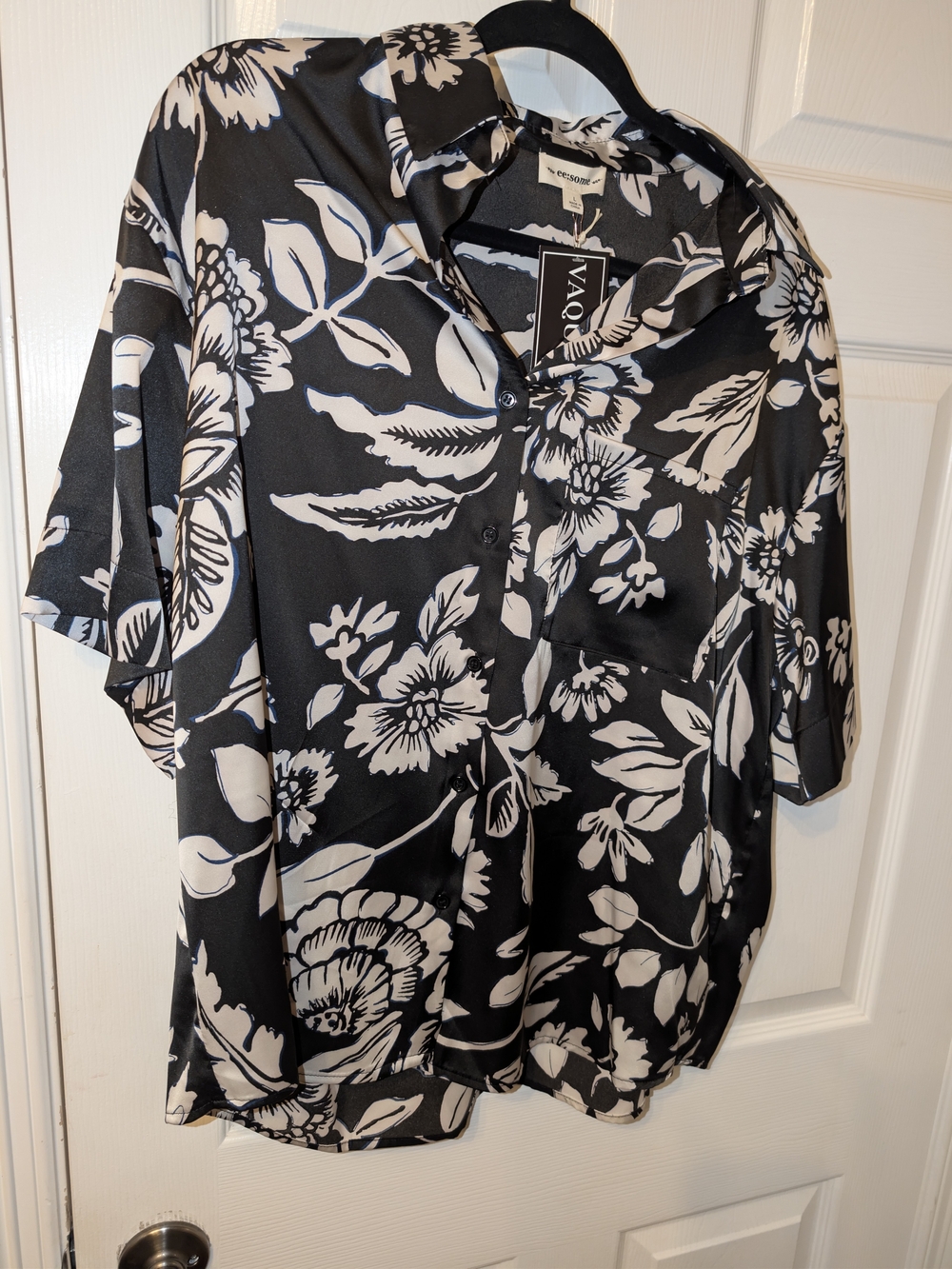 ee:some Coastal Classic Black Floral Button Down Blouse -L - NWT